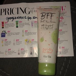 Perfectly Posh Best Face Forever exfoliating wash